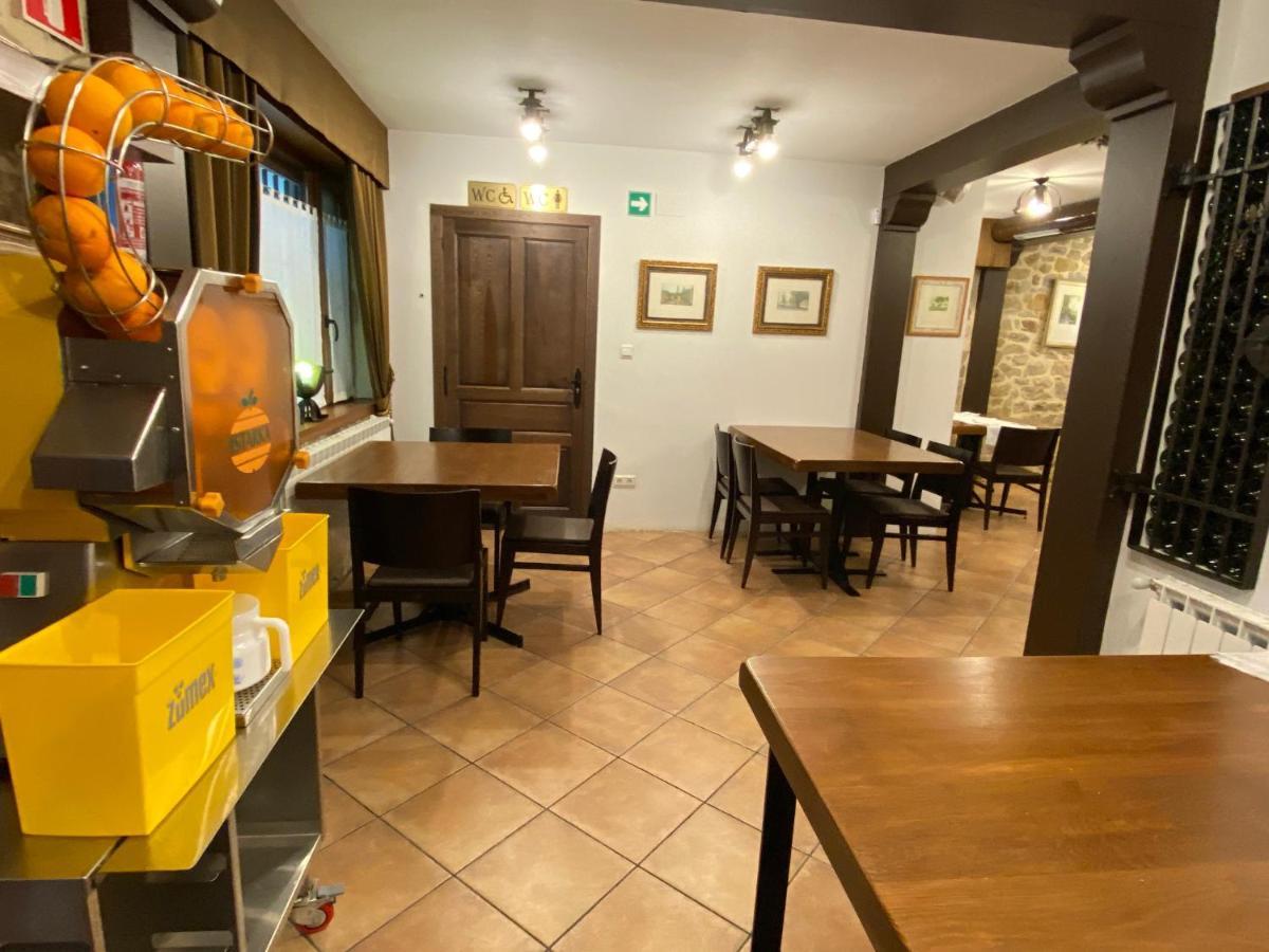 Y De Guriezo Hotel
